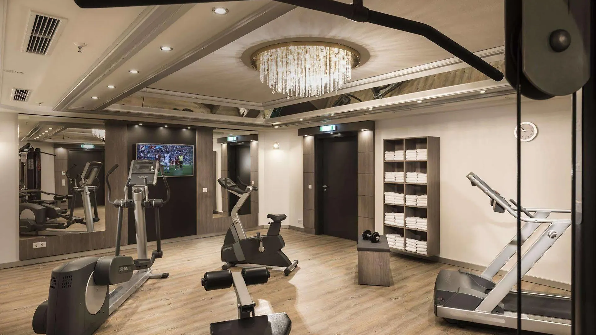 Maritim Hotel Muenchen 4*, מינכן